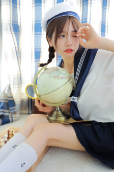 二次元女生开襟开叉裙穿搭壁纸